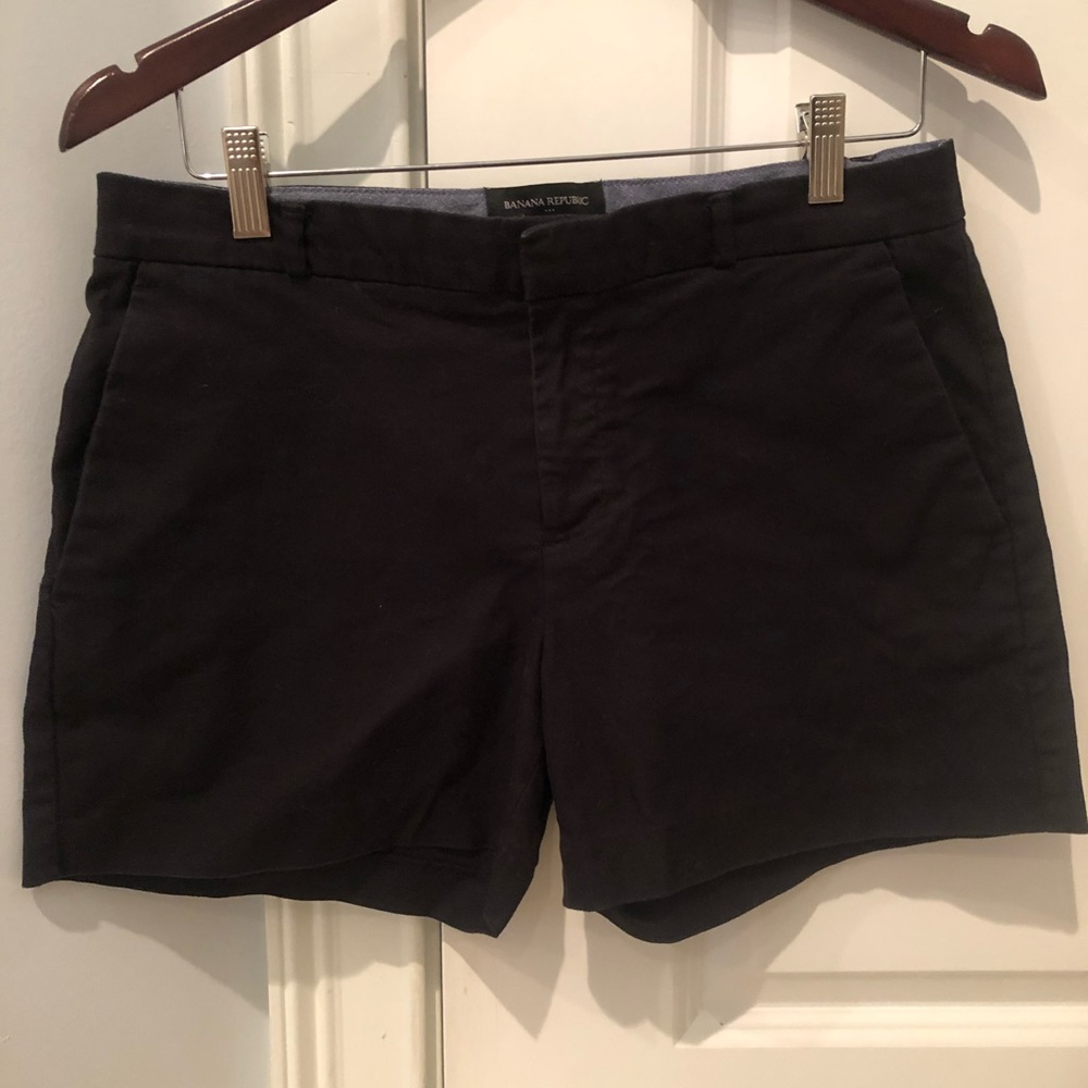 Banana Republic Women’s Shorts - Size 4 Black - 4.5” Inseam